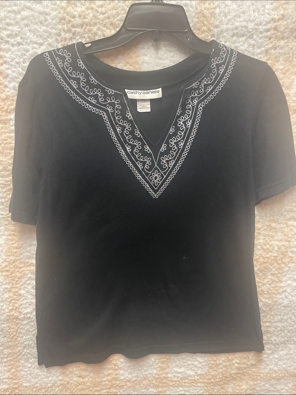 Cathy Daniels Black Short Sleeve V-Neck Top with White Embroidered Trim Sz Small